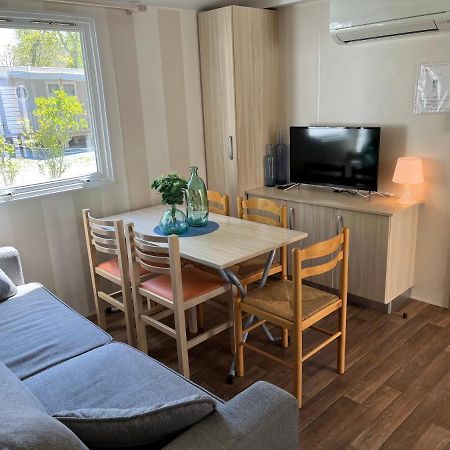 Mobil-Home Climatise Avec Piscine Aureilhan Kültér fotó