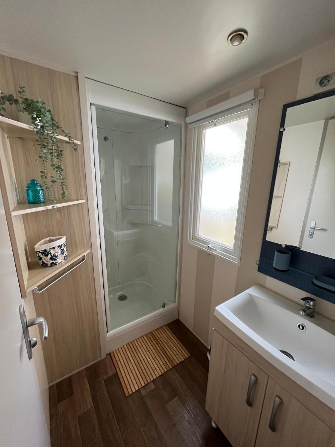 Mobil-Home Climatise Avec Piscine Aureilhan Kültér fotó