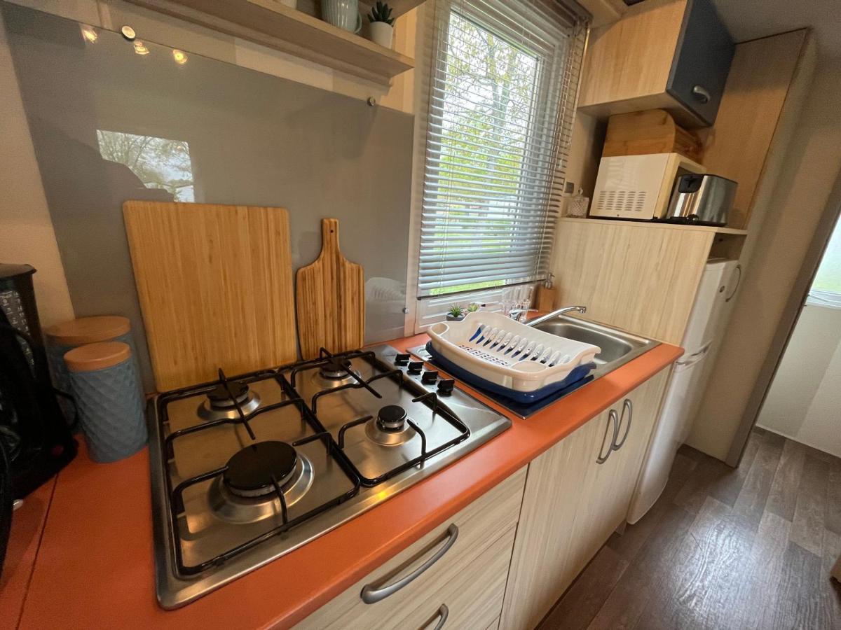 Mobil-Home Climatise Avec Piscine Aureilhan Kültér fotó